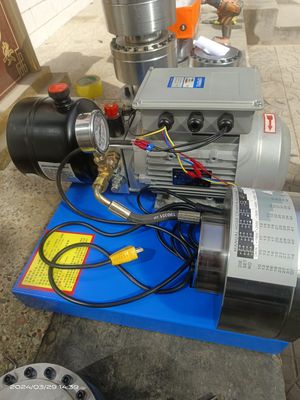 2.2 KW 220V 水力ホース・クリッピング・マシン 6-25mmホースと7つのダイのための1/4インチから1インチクリッピング範囲