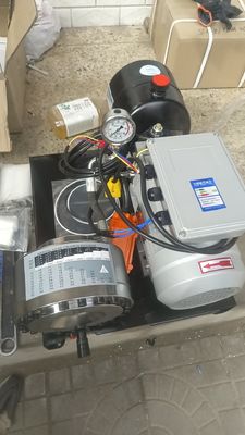 良い価格 2.2 KW モーター 220V 水力ホースクリッピングマシン 6-25mmホースのための1インチクリッピング範囲 オンライン