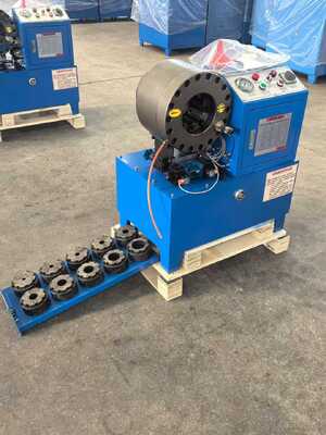 2.5L/5L/10L出力体積と 220v/240v/380v/415vの電圧オプションを持つ移動式液圧ホースクリッピングマシン