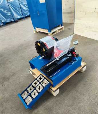 2 インチ青色の高効率 600T 手動ホース圧着機 6-51mm 圧着範囲と油圧アプリケーション用の 10 個の交換可能なダイス