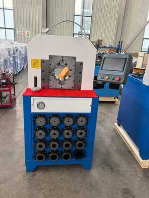 PLC制御システム 5.5kw/7.5kw 水力ホースクリッピングマシン 300 Pieces/H 効率と急速な変更型