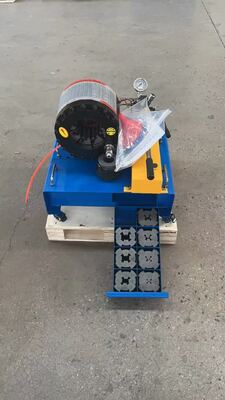 2 インチ青色の高効率 600T 手動ホース圧着機 0 電圧 6-51mm 圧着範囲と油圧アプリケーション用の 10 個の交換可能なダイ