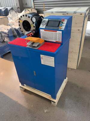 良い価格 2 インチ 600T ゴムホース圧着機上位モデル青色 220v/380v 電圧 PLC 制御システム 6-51 ミリメートル範囲と 10 交換可能なダイ オンライン